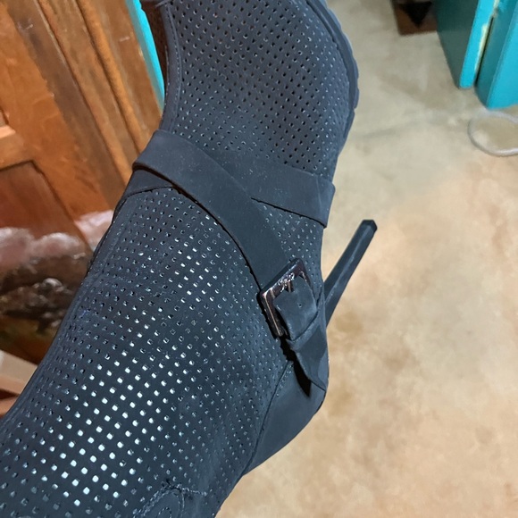 Juicy Couture size 9.5 Unique Summer 11” tall mesh toeless boots - Picture 5 of 16